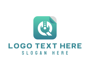 E Commerce - Tech Chat App Letter Q logo design