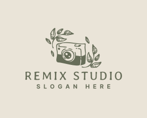 Retro Camera Studio logo design